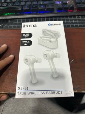 iHome White True Wireless Earbuds XT-49 Bluetooth Earbuds